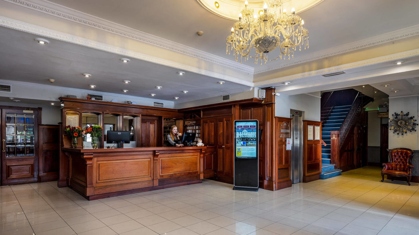 treacys-waterfront-hotel-front-of-house-01