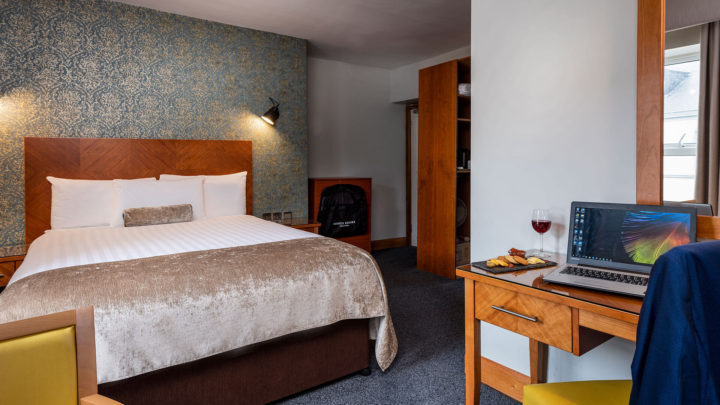 treacys-waterfront-room-06